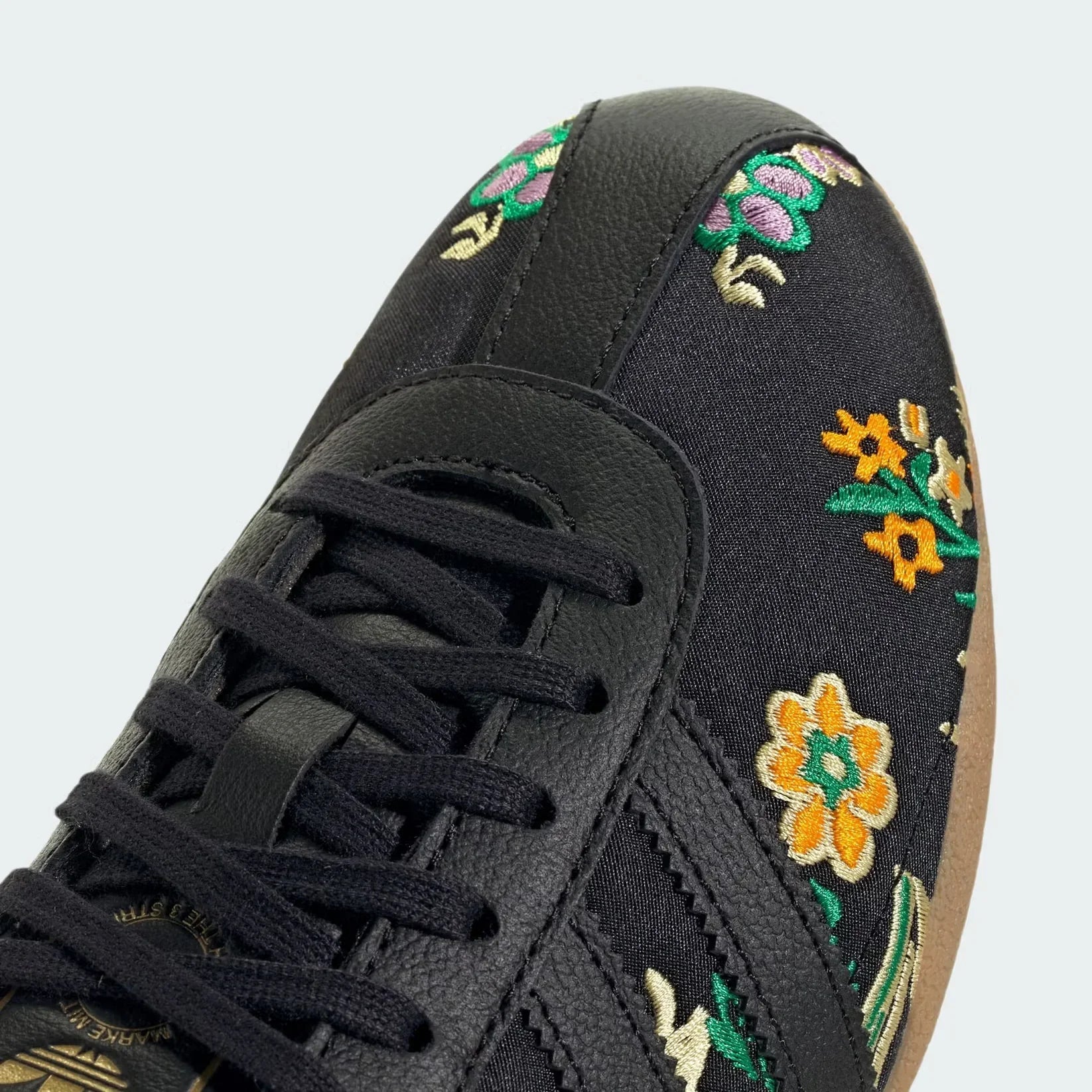 Adidas Tokyo Black Floral Embroidery Preto