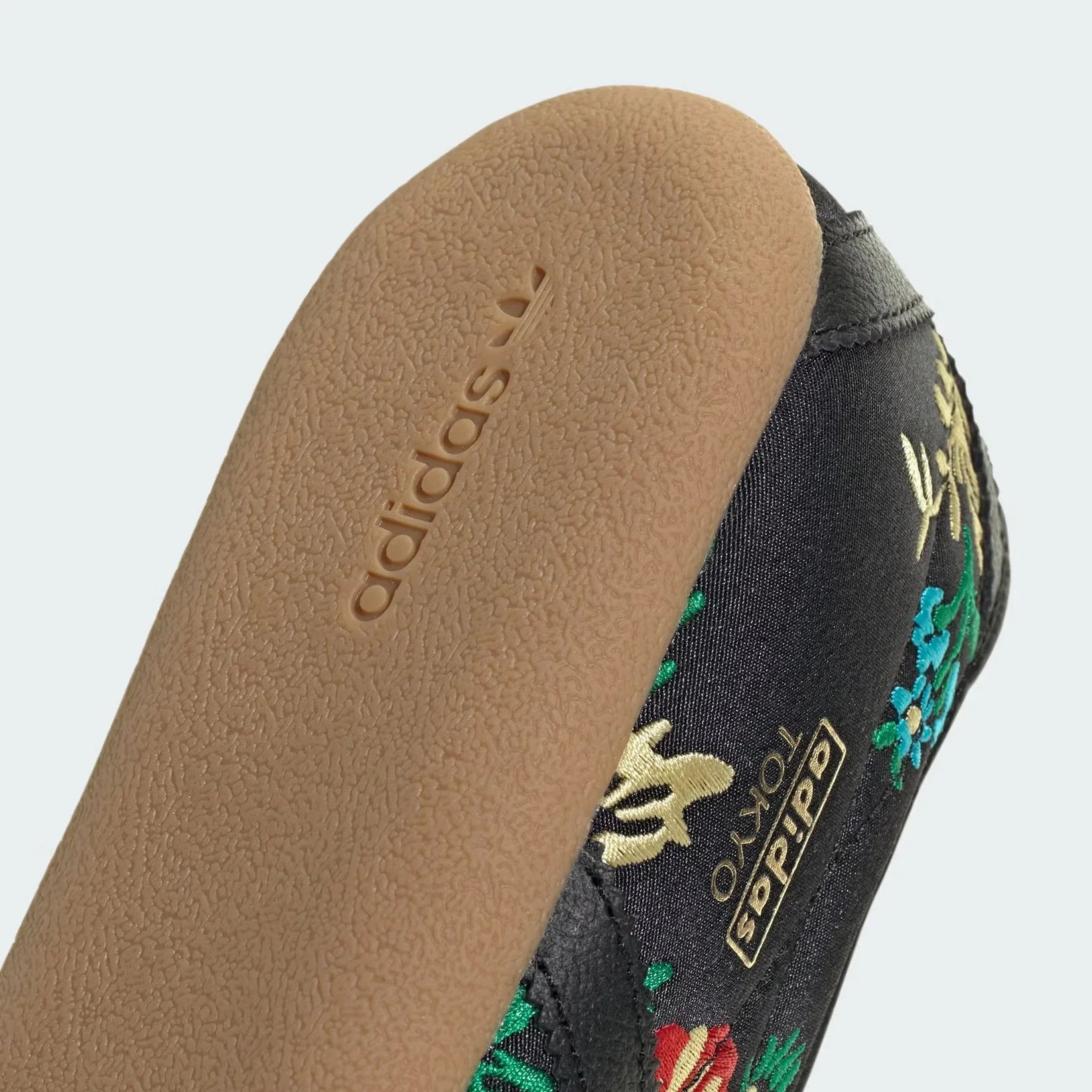Adidas Tokyo Black Floral Embroidery Preto