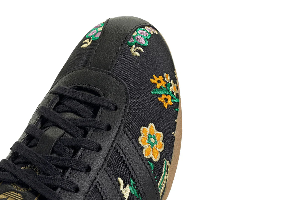 Adidas Tokyo Black Floral Embroidery Preto