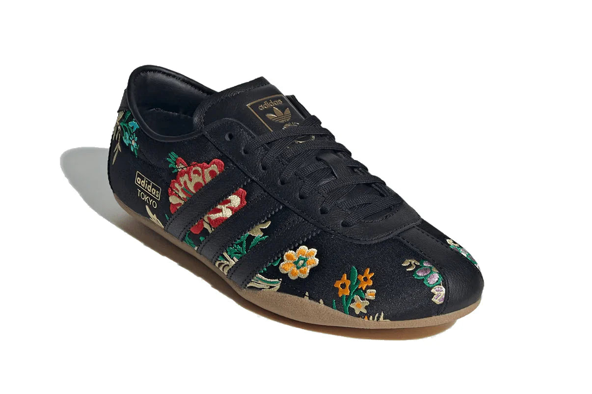 Adidas Tokyo Black Floral Embroidery Preto
