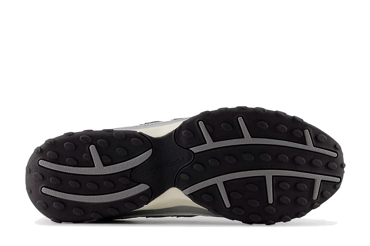 New Balance 204L Silver Metallic Black Prateado