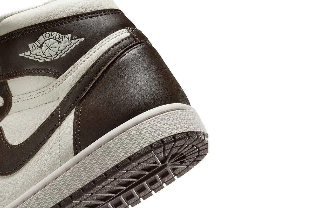 Nike Air Jordan 1 Retro High OG Light Madder Root Marrom