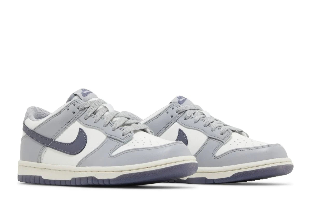 Nike Dunk Low Light Carbon Cinza