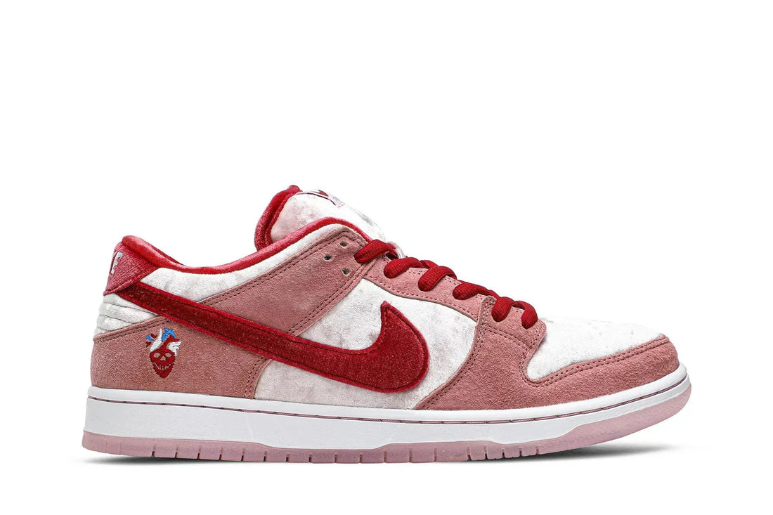 Nike SB Dunk Low Strangelove Rosa