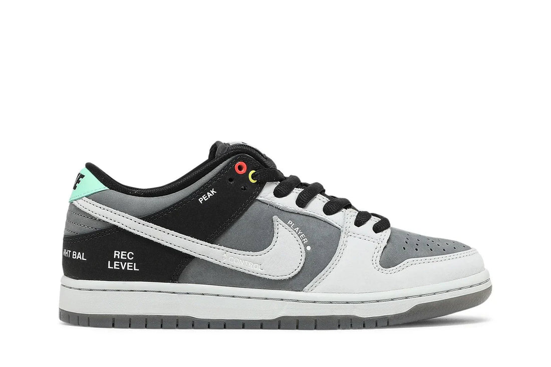 Nike SB Dunk Low VX 1000 Camcorder Cinza